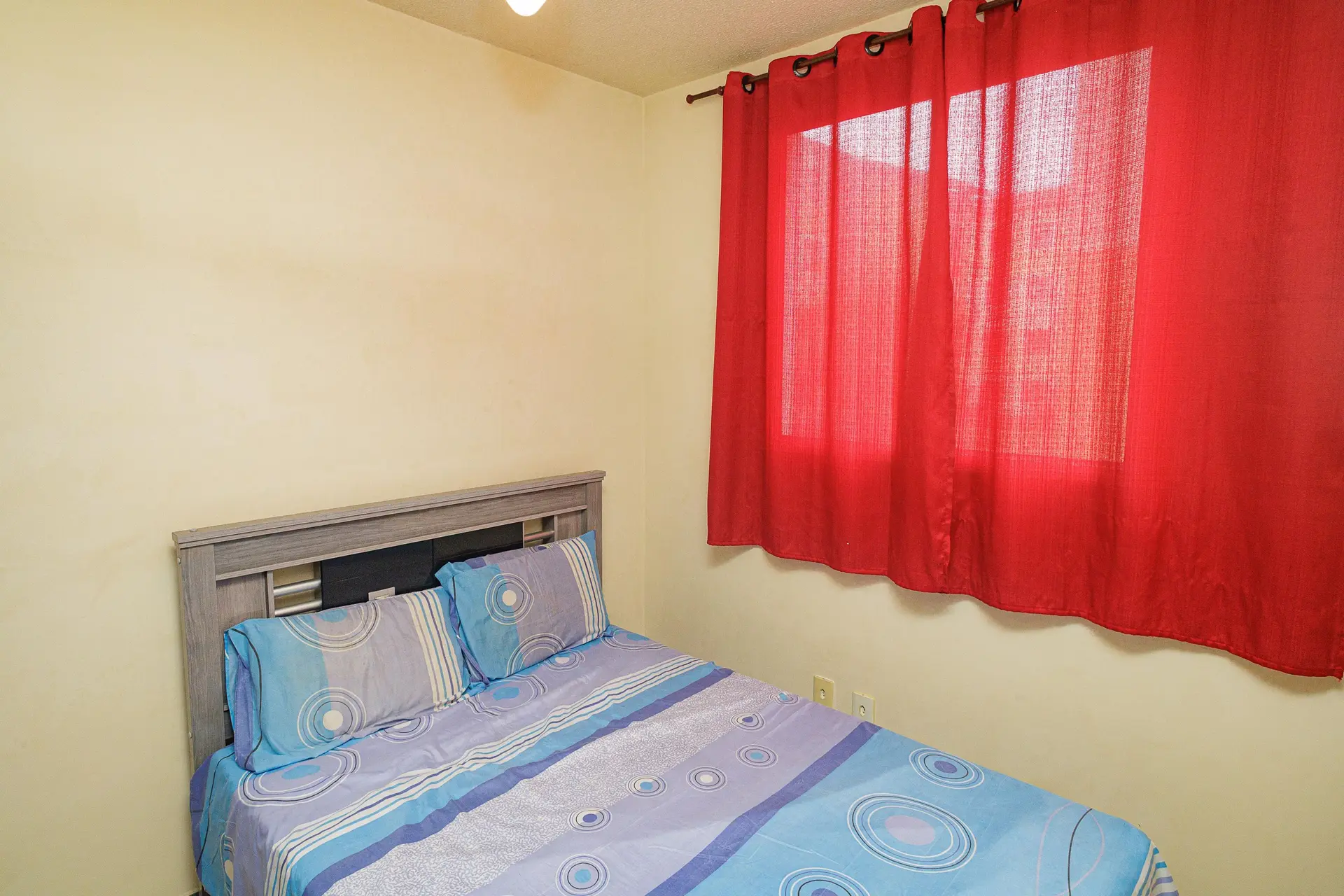Furnished rental apartment with 2 bedrooms and 1 bath — photo 13