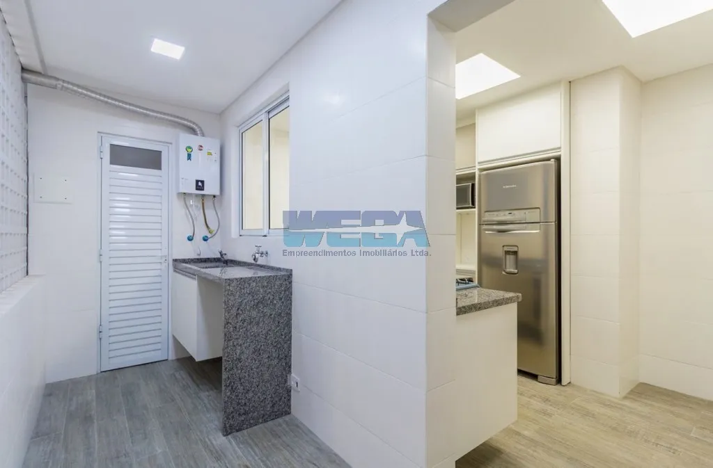 3-bedroom apartment with a walk-in closet — photo 17