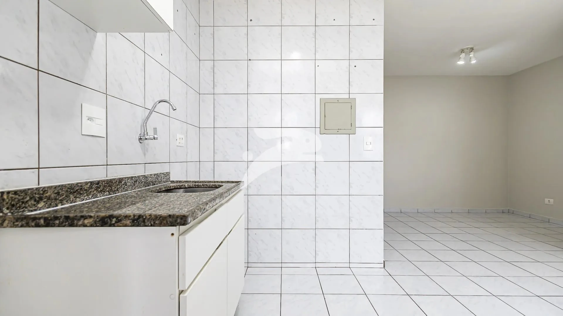 Балкон с грилем и 3 спальни: квартира 56 м² — photo 18