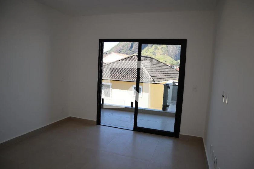 4-bedroom house with a mountain view in Rio de Janeiro — photo 34