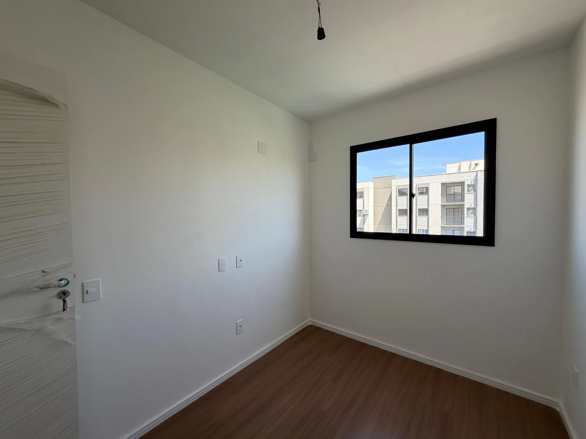 Apartamento sem mobília com 2 quartos e varanda — photo 8