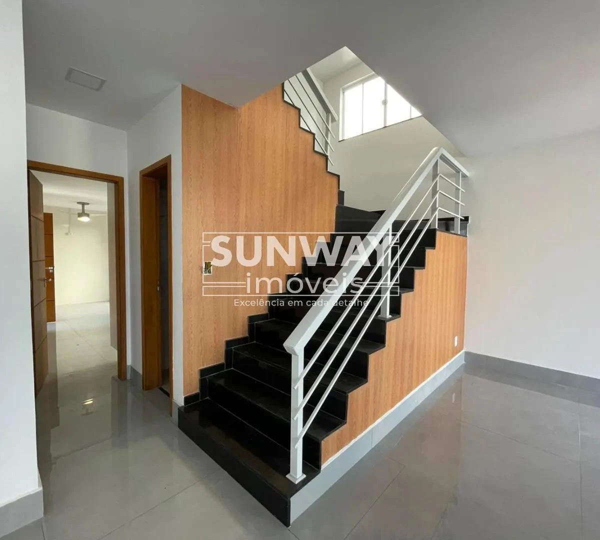 Casa, 380 m², com janelas do piso ao teto — photo 26