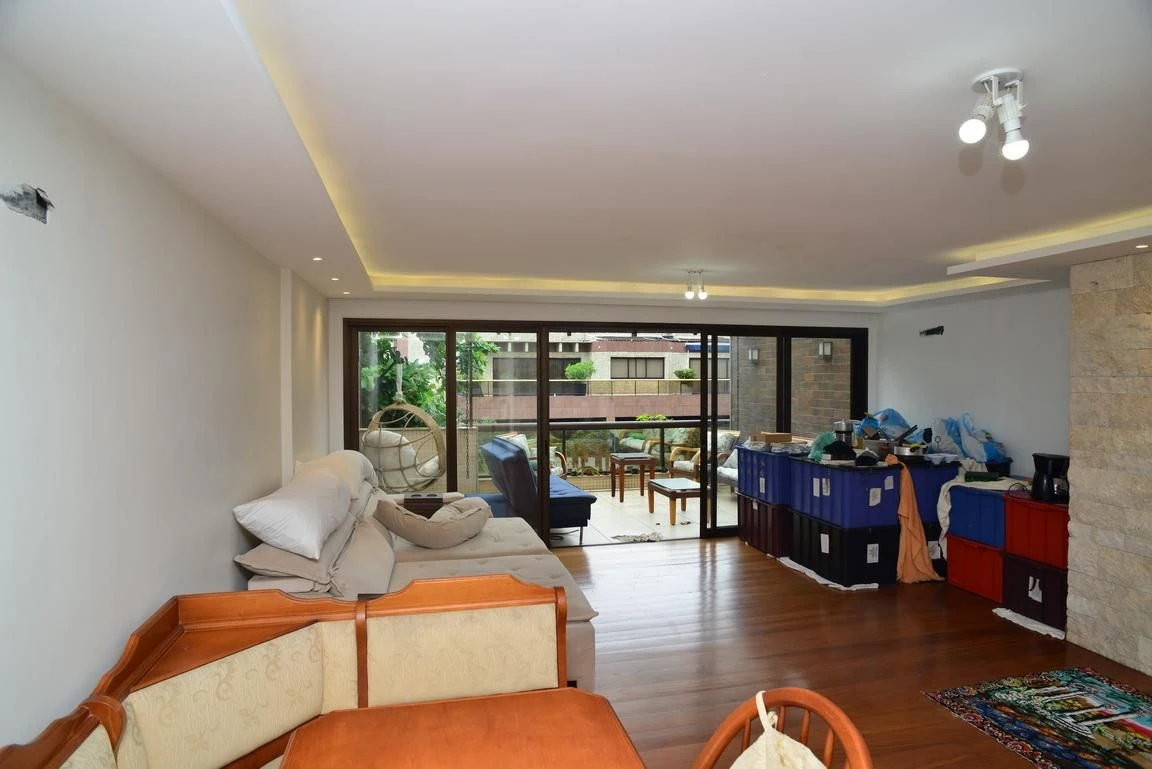 Furnished apartment, 300 m², with a glass-enclosed balcony — photo 26