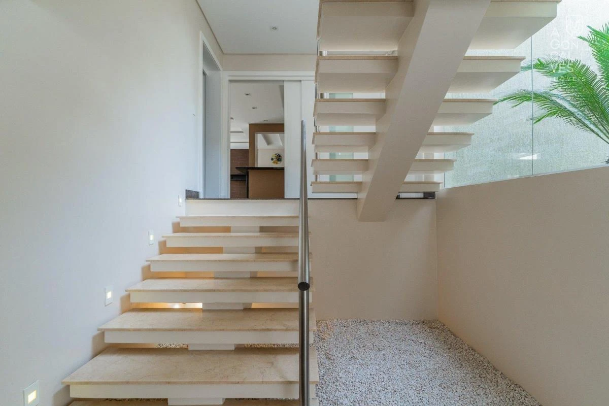 4-bedroom house with floor-to-ceiling windows in Curitiba — photo 45