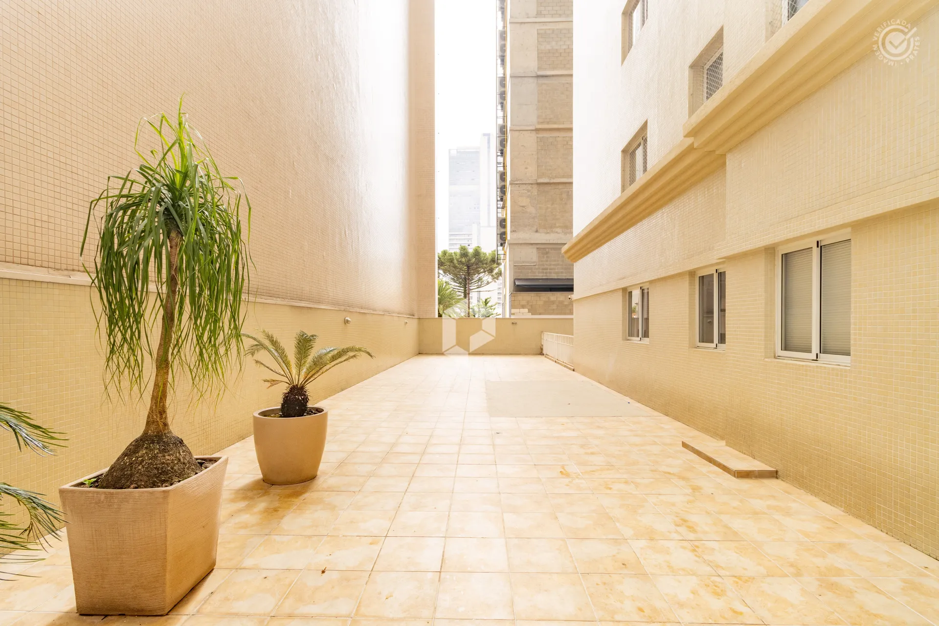 2-bedroom apartment with 137 m² and fitted kitchen cabinets — photo 31