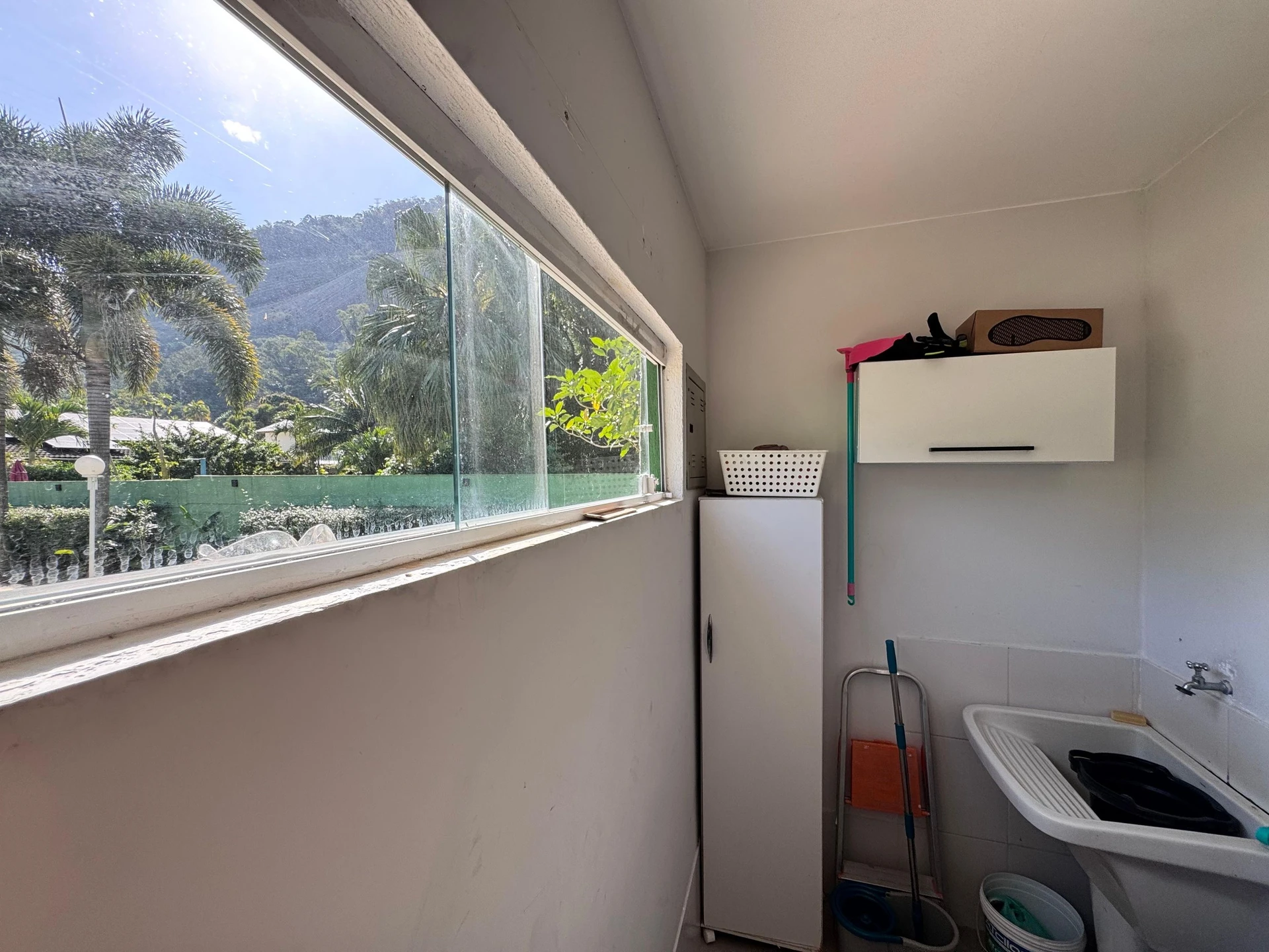Furnished house with 4 en-suites and 6 bathrooms — photo 50