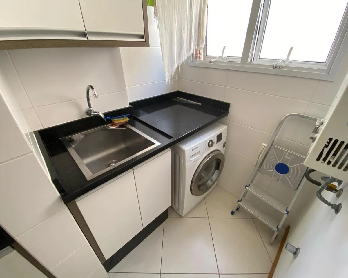 3-bedroom apartment with a water view — photo 14