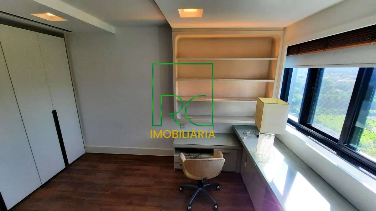 Water view in a 4-bedroom apartment, 360 m² — photo 20