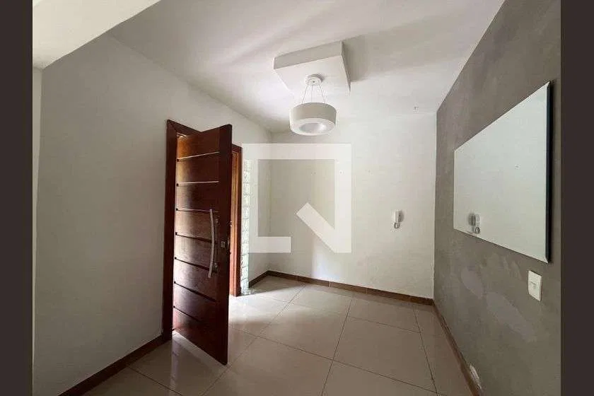 Balcony with a grill in a one-bedroom house, 75 m² — photo 22