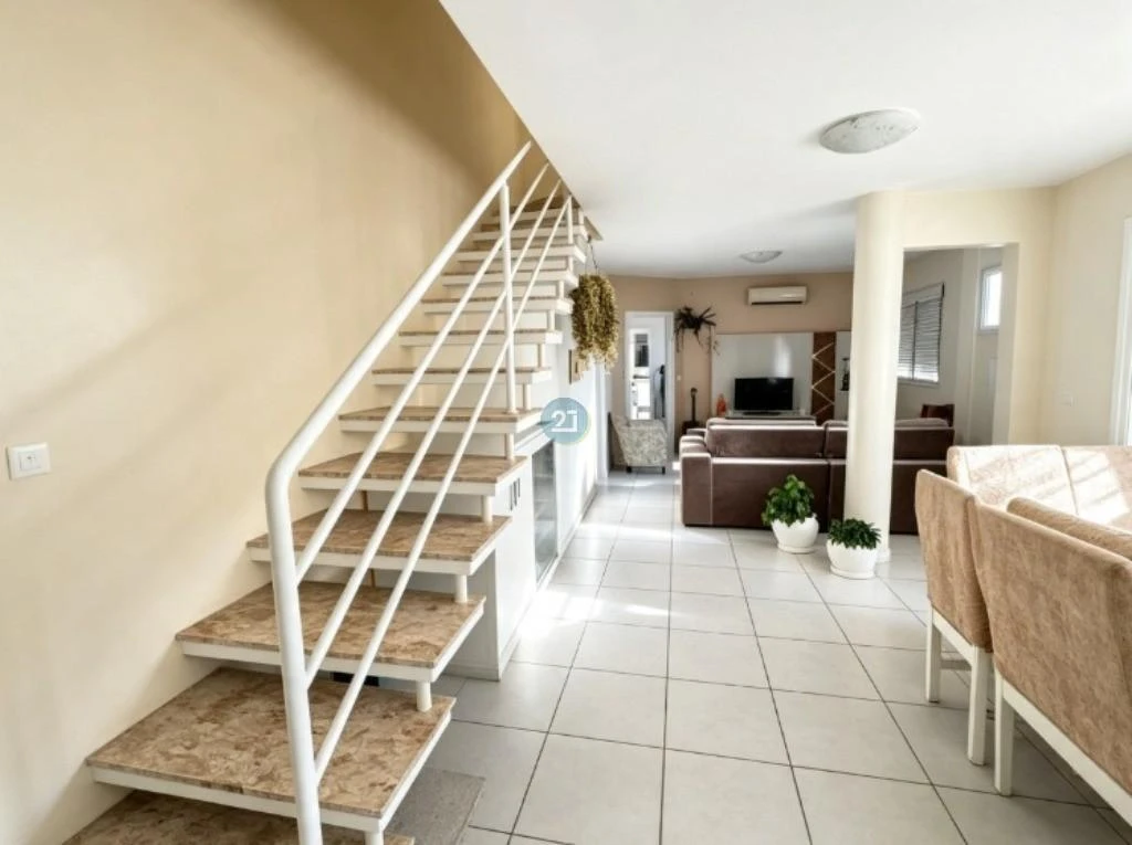 Apartamento dúplex amueblado con 3 suites y 2 plazas — photo 16