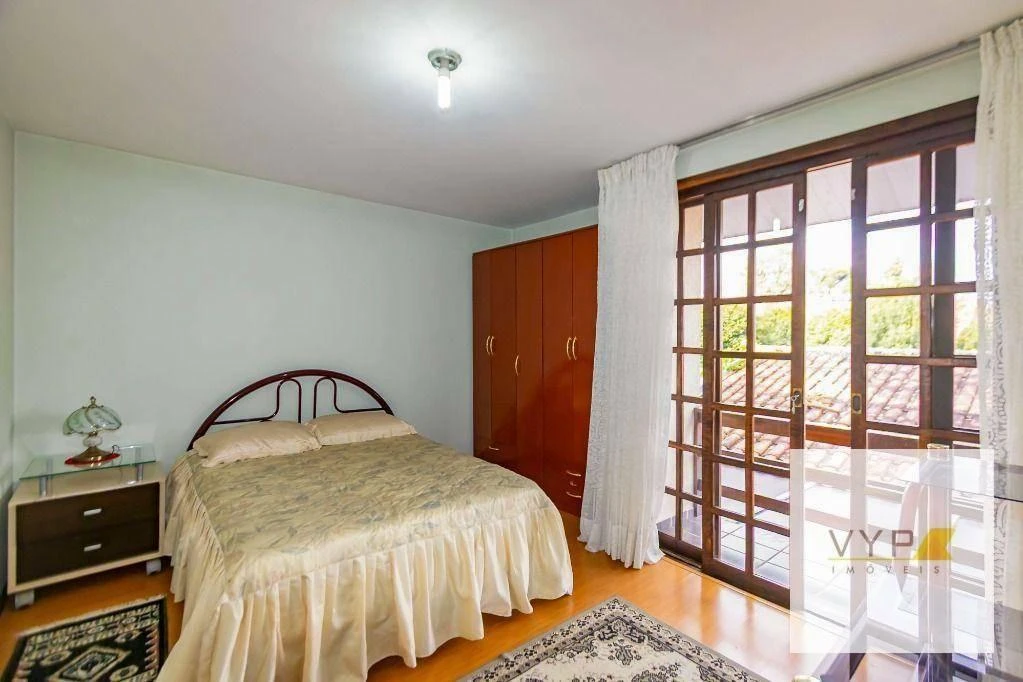 4-bedroom house with a home office — photo 3
