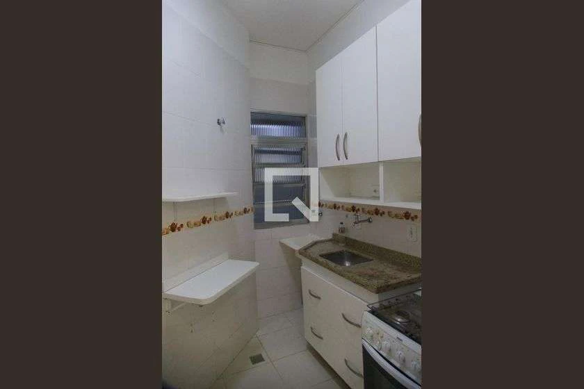 Unfurnished 1-bedroom apartment with a separate kitchen — photo 37