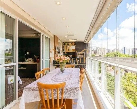 Apartment with 3 en-suite bedrooms and glass balcony — photo 9