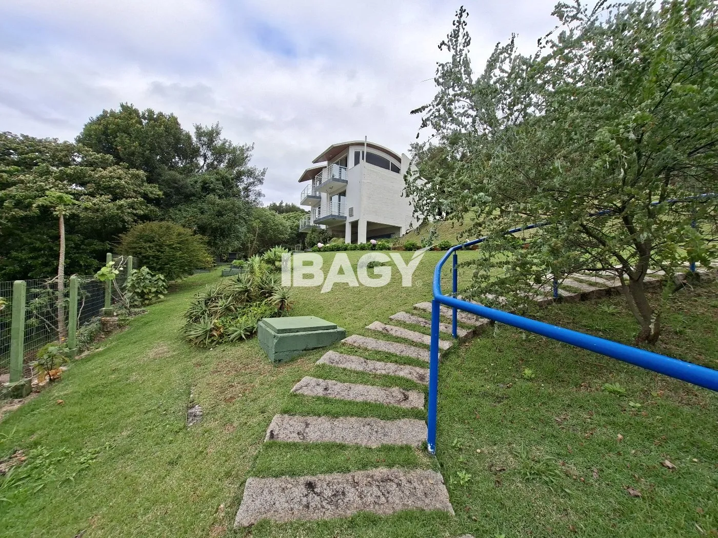 Furnished apartment, 50 m², with floor-to-ceiling windows — photo 20