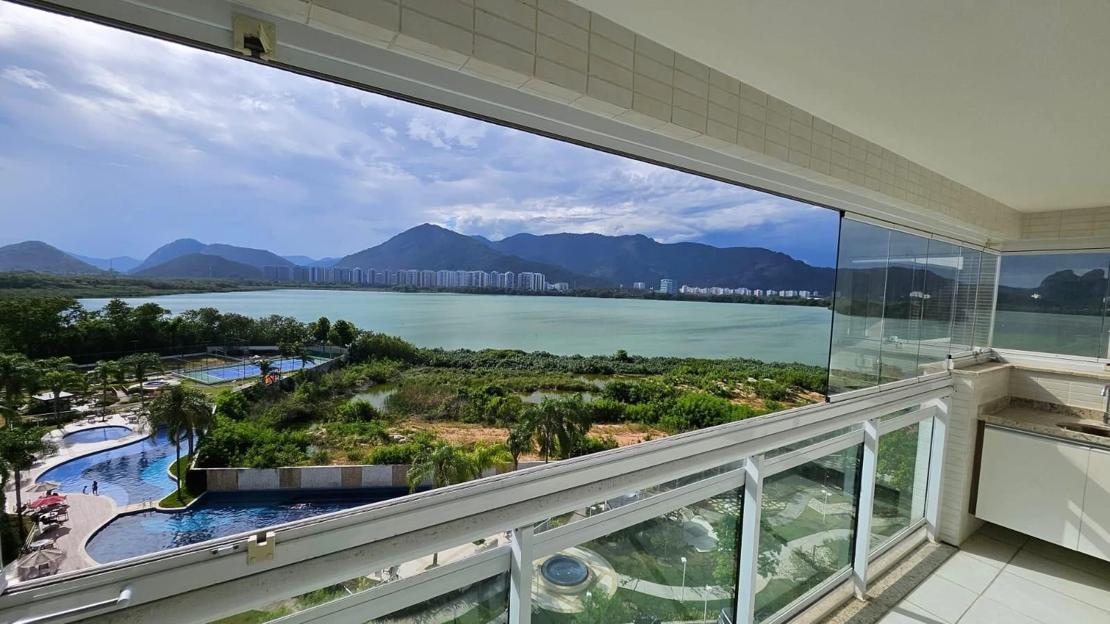 Water view in a 3-bedroom apartment, 85 m² — photo 11