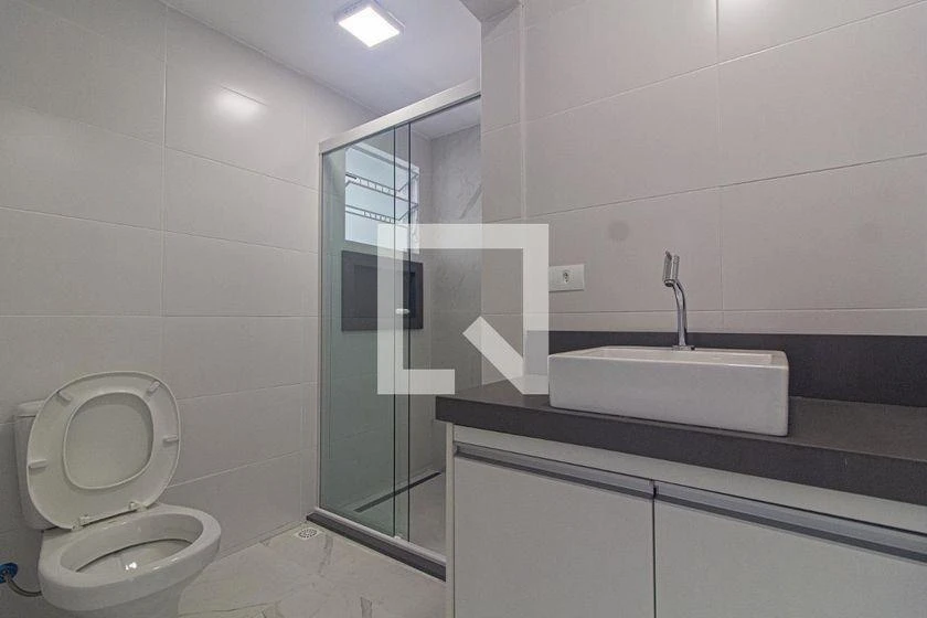 Unfurnished apartment with a private garden and 3 bedrooms — photo 22