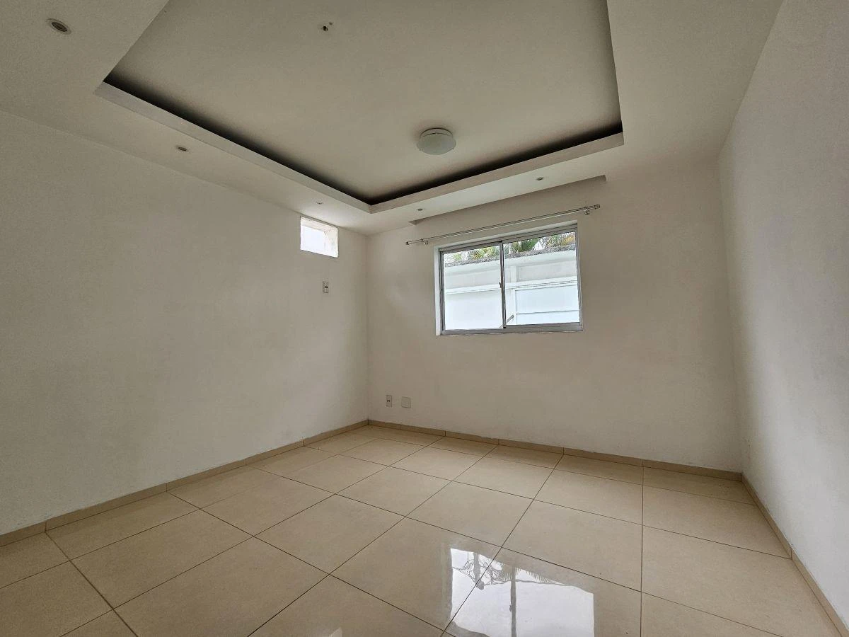6-bedroom house with a closed-off kitchen — photo 11