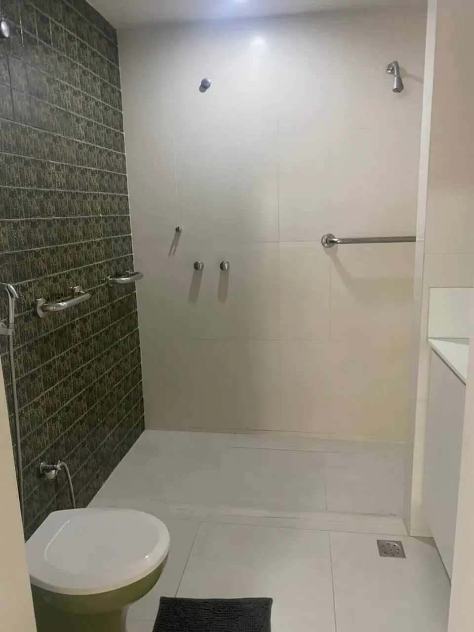 Furnished apartment with 3 bedrooms and 1 bathroom — photo 19