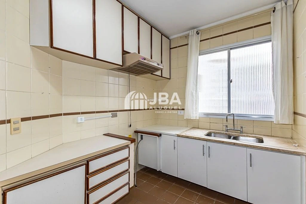 2-bedroom apartment with wood or laminate floors in Curitiba — photo 21