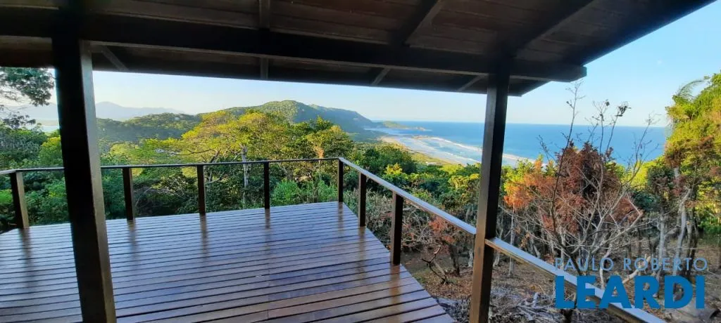 Furnished single-story house 1000 m² with 2 beds and 2 parking