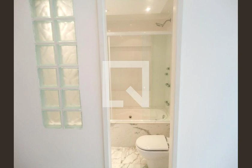 Furnished apartment with 4 bedrooms and 120 m² — photo 16