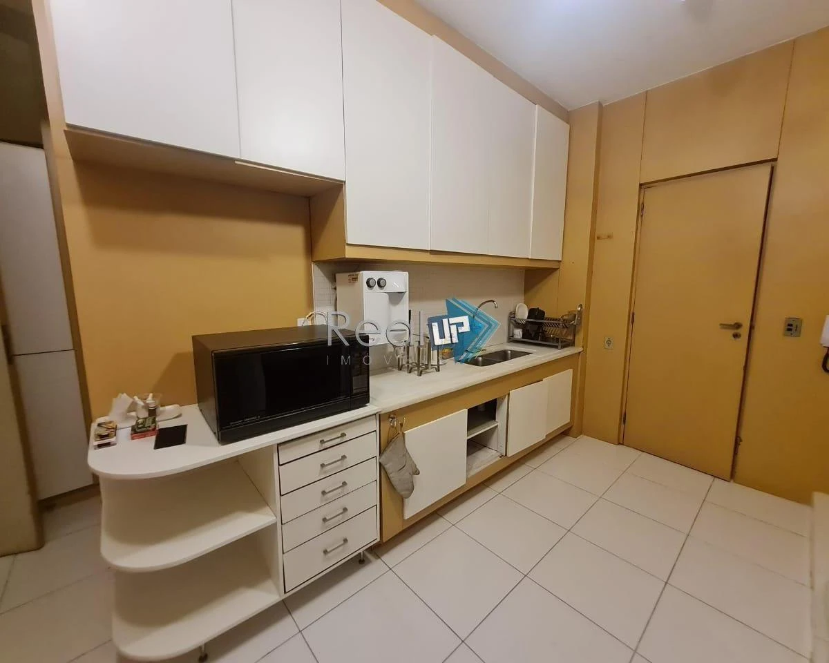 Apartment with 4 bedrooms and 5 bathrooms and 2 parking spaces — photo 42