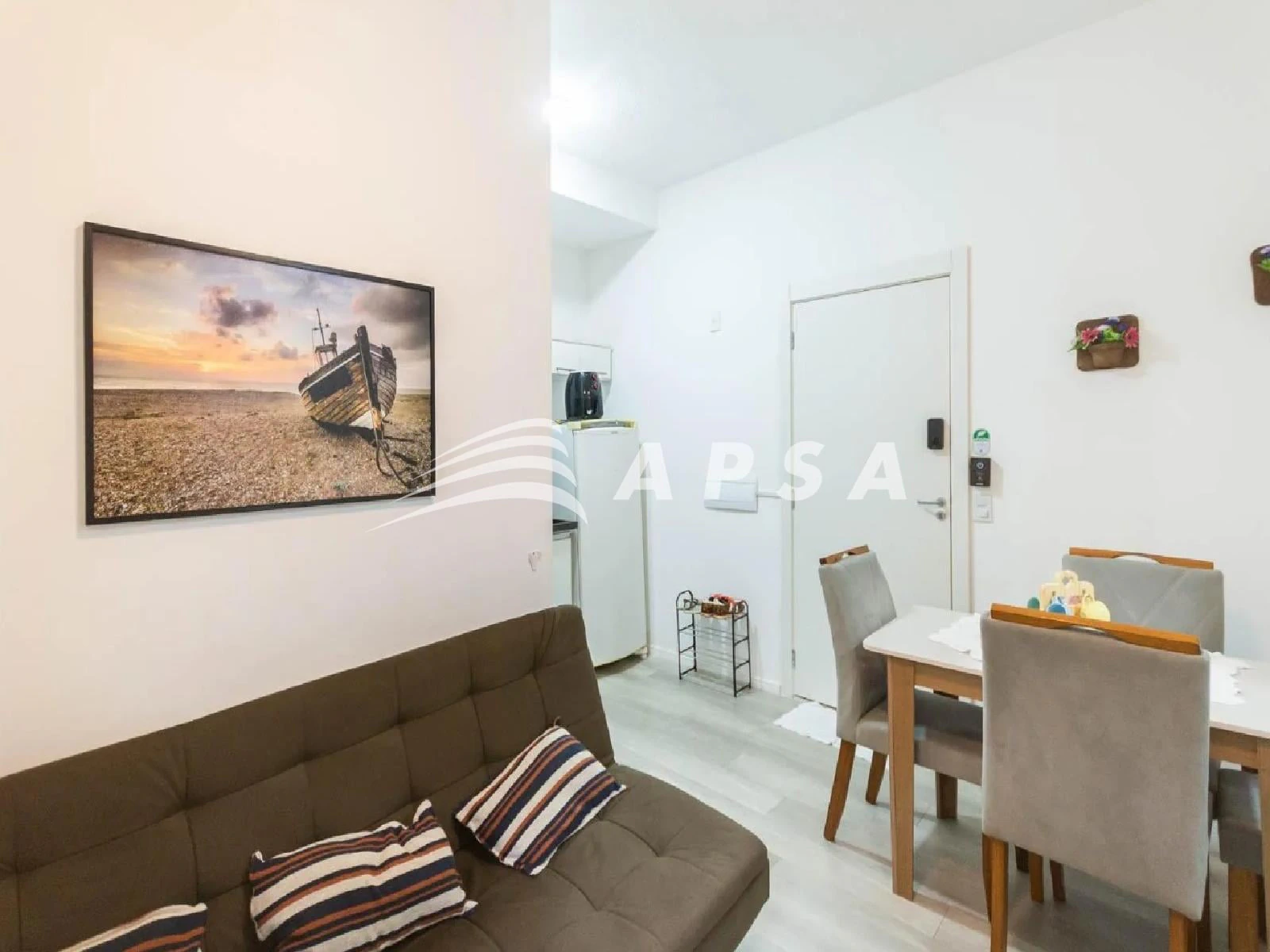 Furnished 1-bedroom apartment with a private BBQ area — photo 14