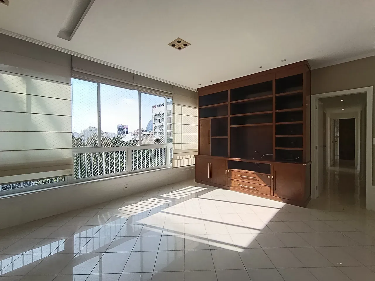 Unfurnished apartment with 3 bedrooms and 1 bathroom — photo 11
