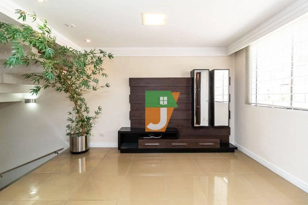 Casa de 280 m² com espaço de home office e banheira — photo 22