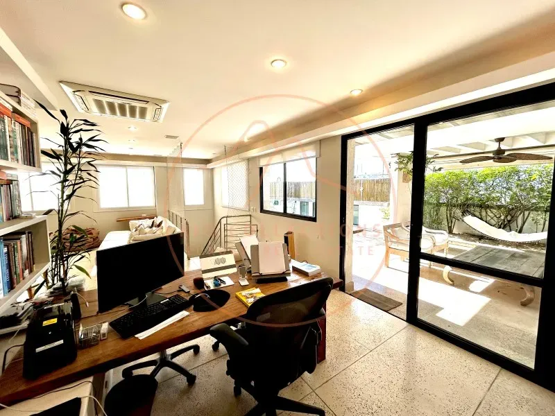 Furnished apartment, 419 m², with a bathtub — photo 27