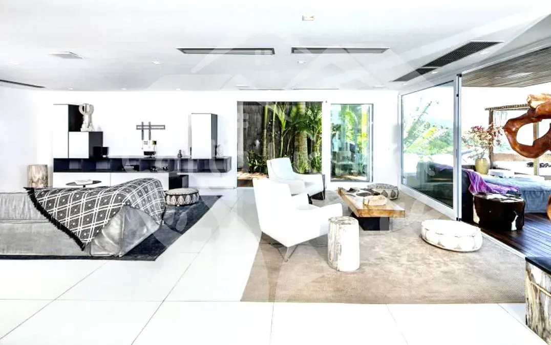 House with open-plan kitchen and a gas stove — photo 12