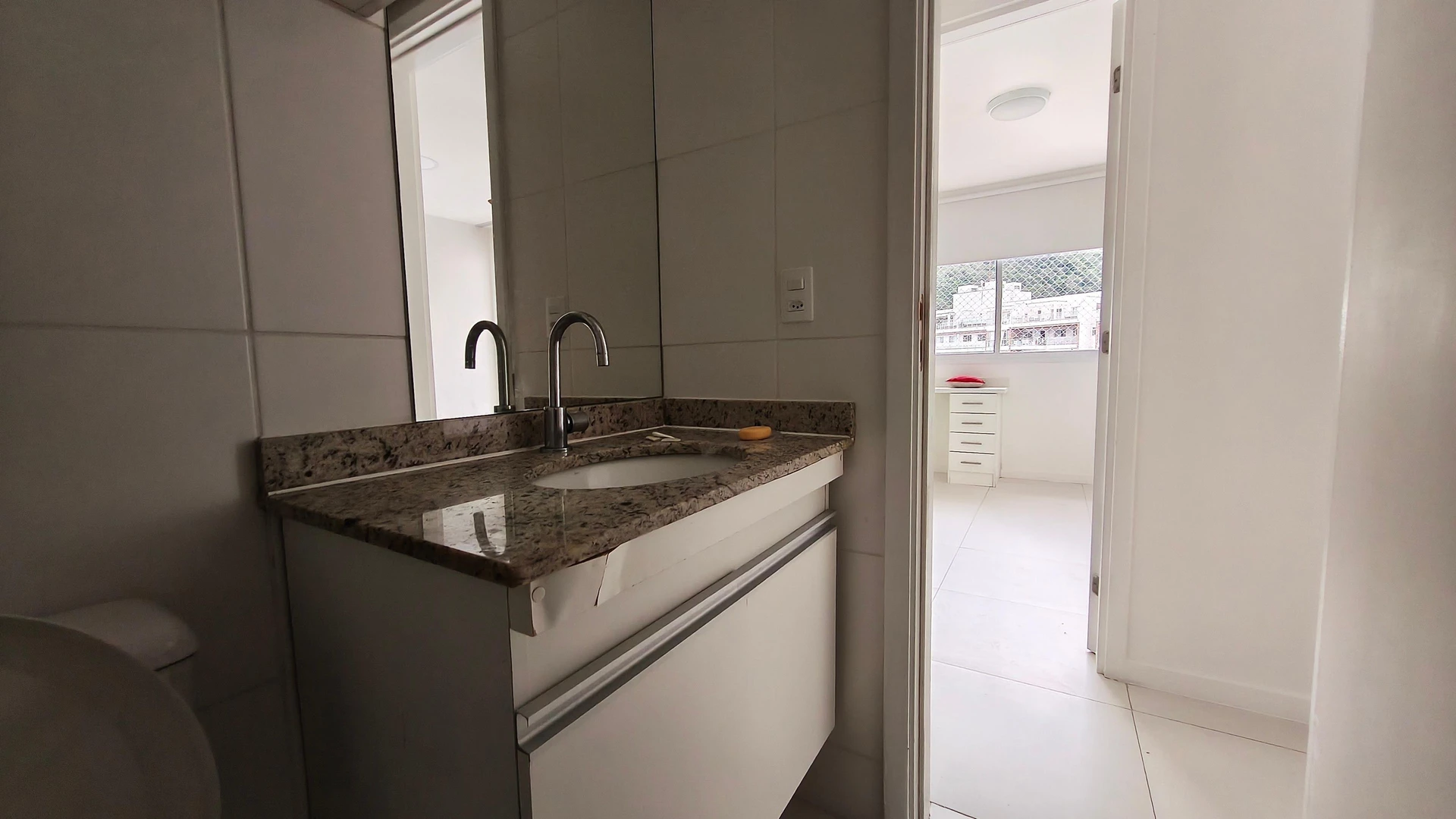 Unfurnished apartment with 2 bedrooms and 2 bathrooms — photo 2