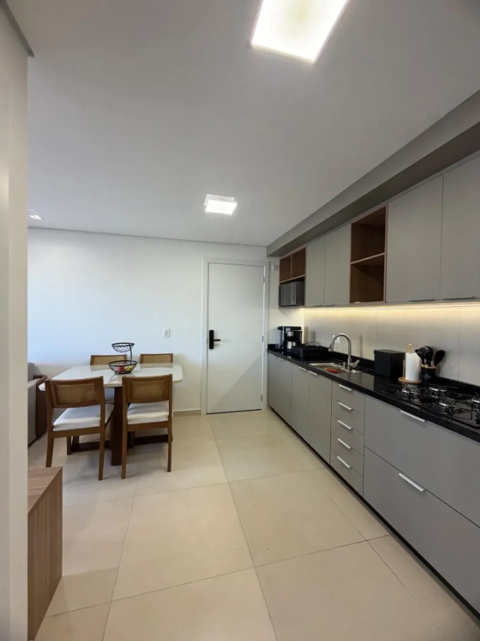 Furnished 1-bedroom apartment with a fixed parking spot — photo 2