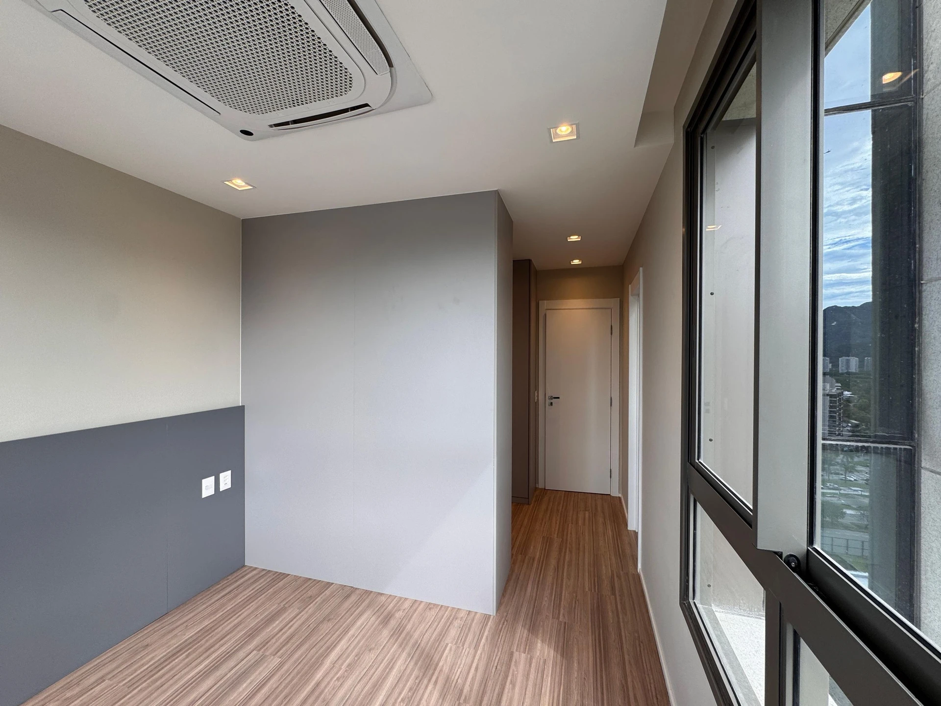 Furnished apartment with 3 en-suite bedrooms and balcony — photo 59