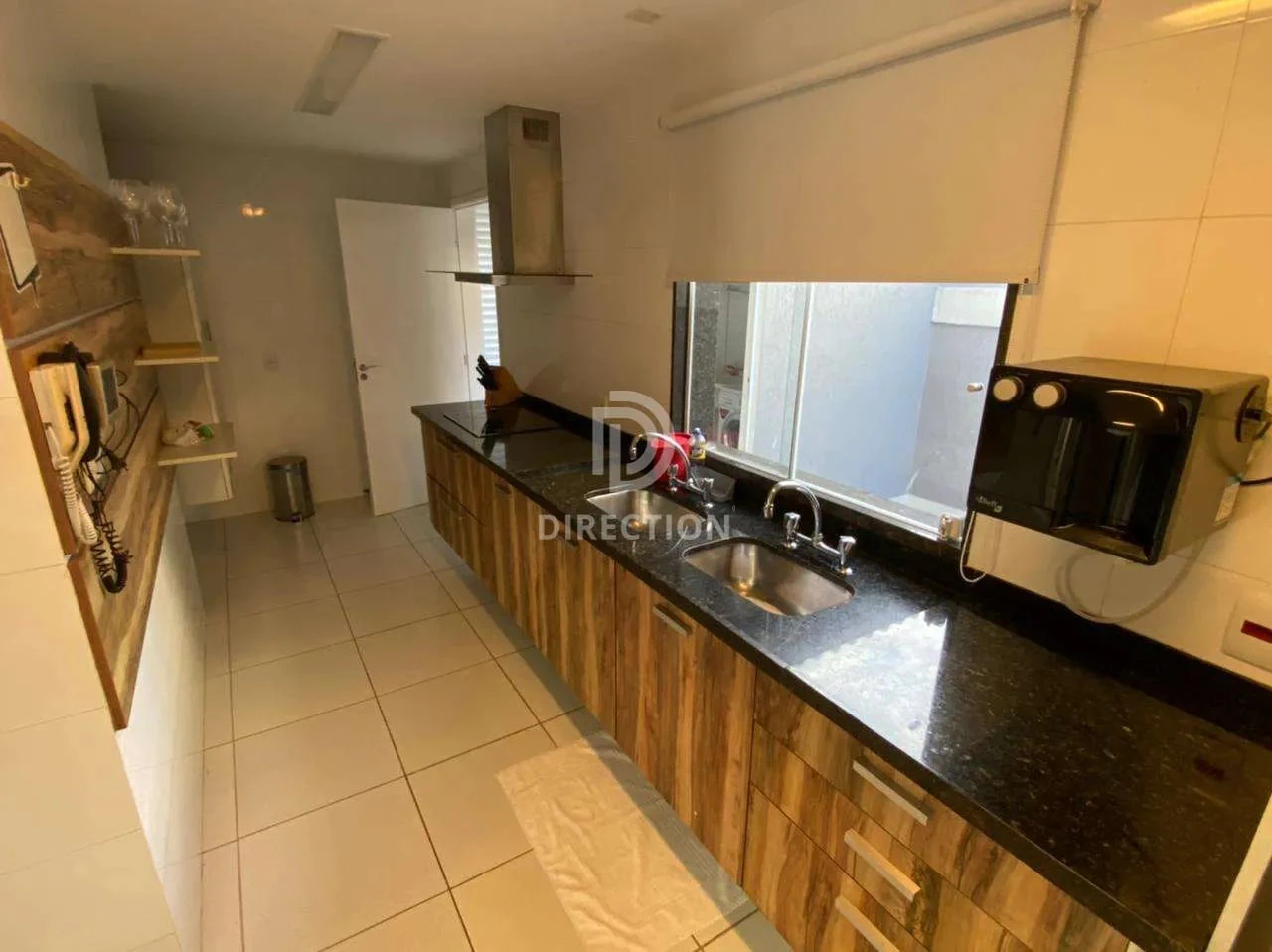 4 quartos e banheira: casa de 300 m² — photo 28