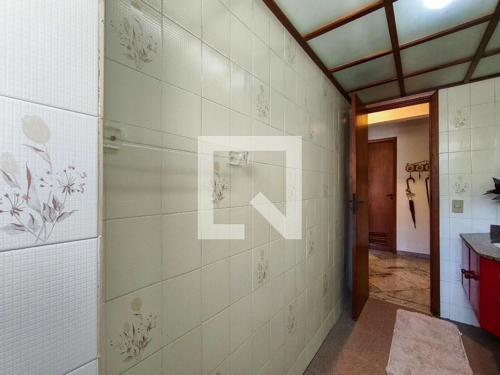 Furnished 4-bedroom apartment with balcony — photo 96