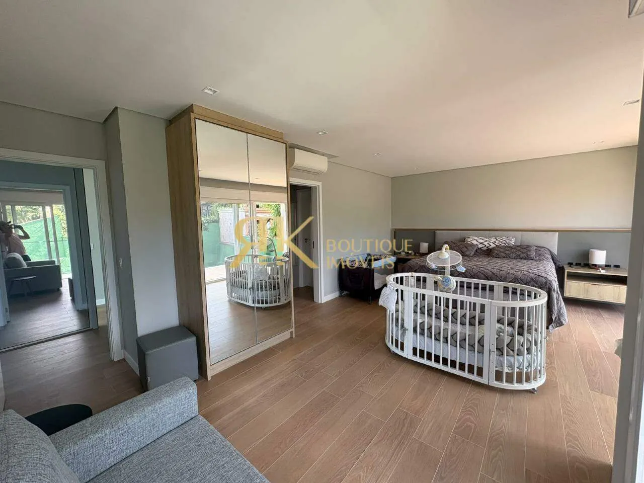 House with 4 en-suite bedrooms and a private pool — photo 4