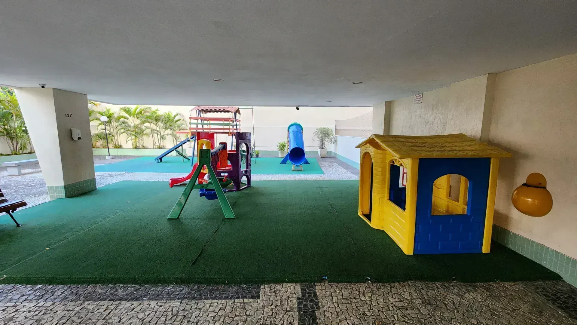 Apartamento de 2 quartos com cozinha fechada e jardim privativo — photo 19