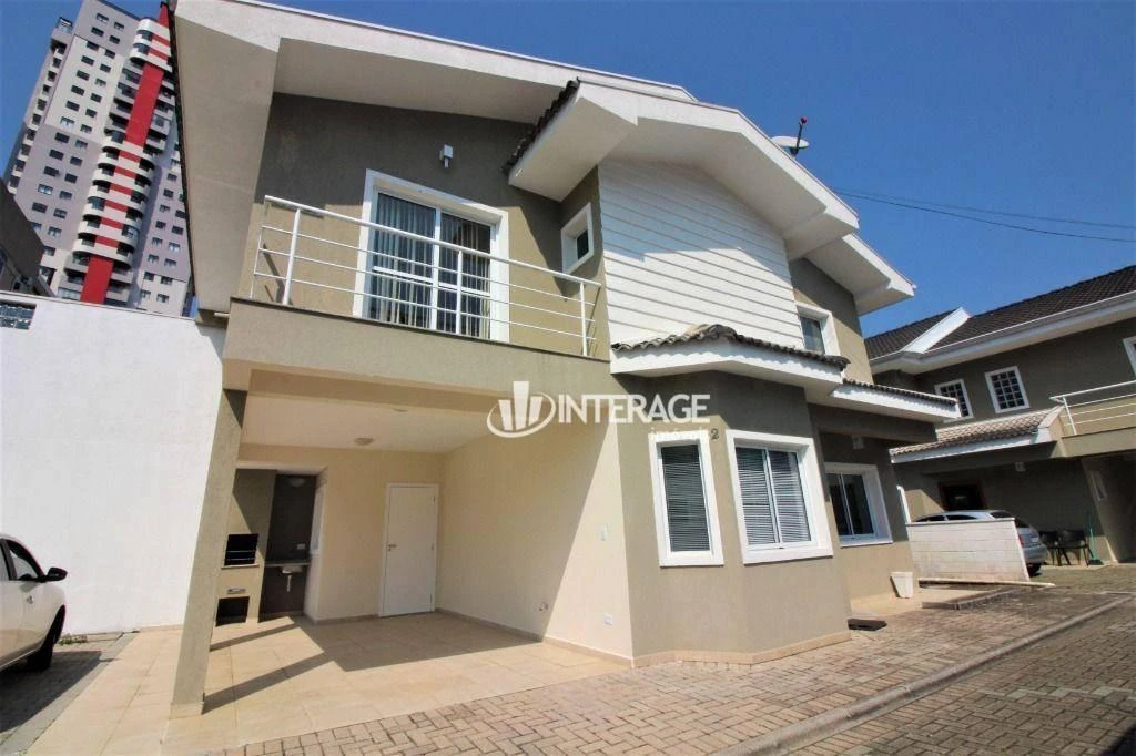 Balcony with a grill in a 3-bedroom house, 150 m² — photo 4