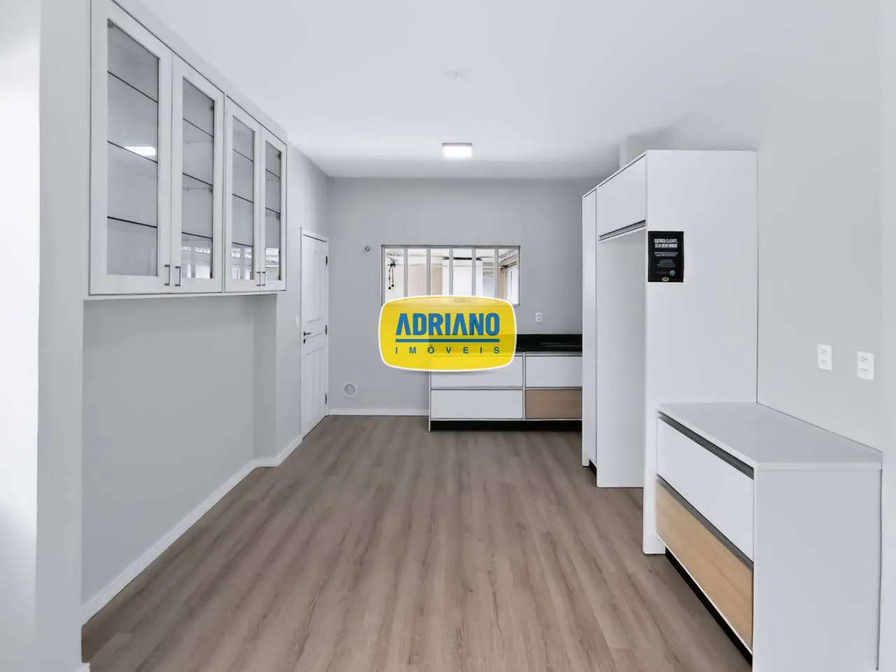 House with 5 bedrooms and a closed-off kitchen — photo 6