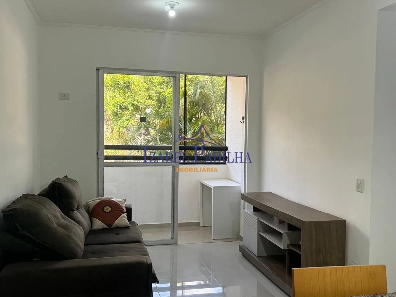 Furnished 2-bedroom apartment with separate kitchen
