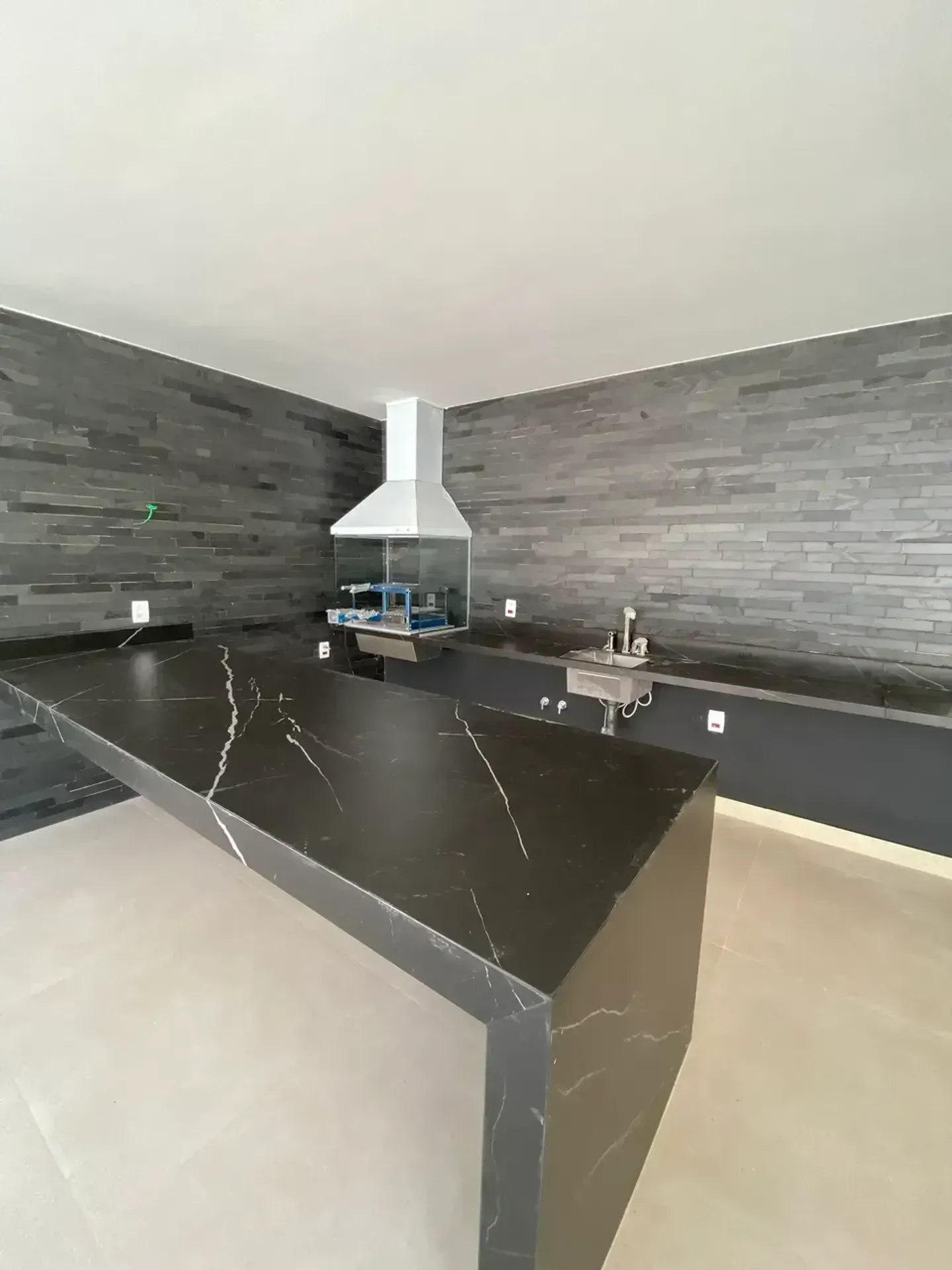Unfurnished house with 5 bedrooms and 5 bathrooms — photo 30