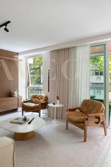 Furnished apartment, 136 m², with a glass-enclosed balcony — photo 7