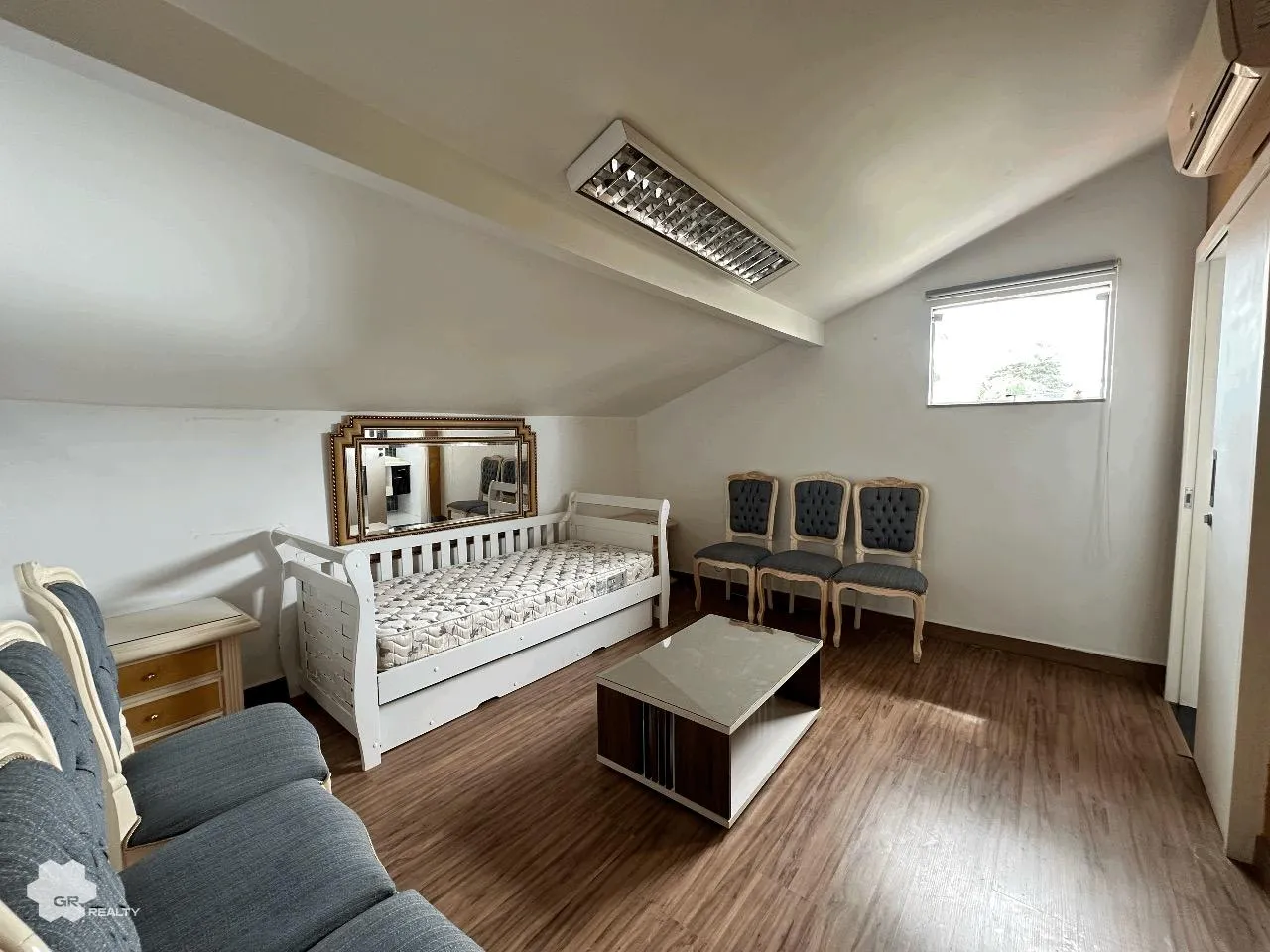 House with 6 en-suite bedrooms and 468 m² of space — photo 54