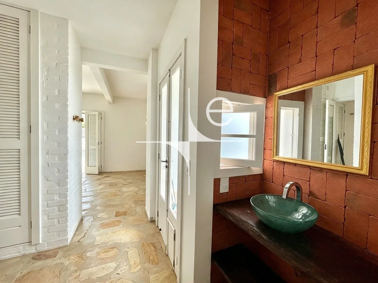 Water view in a 3-bedroom house, 220 m² — photo 27