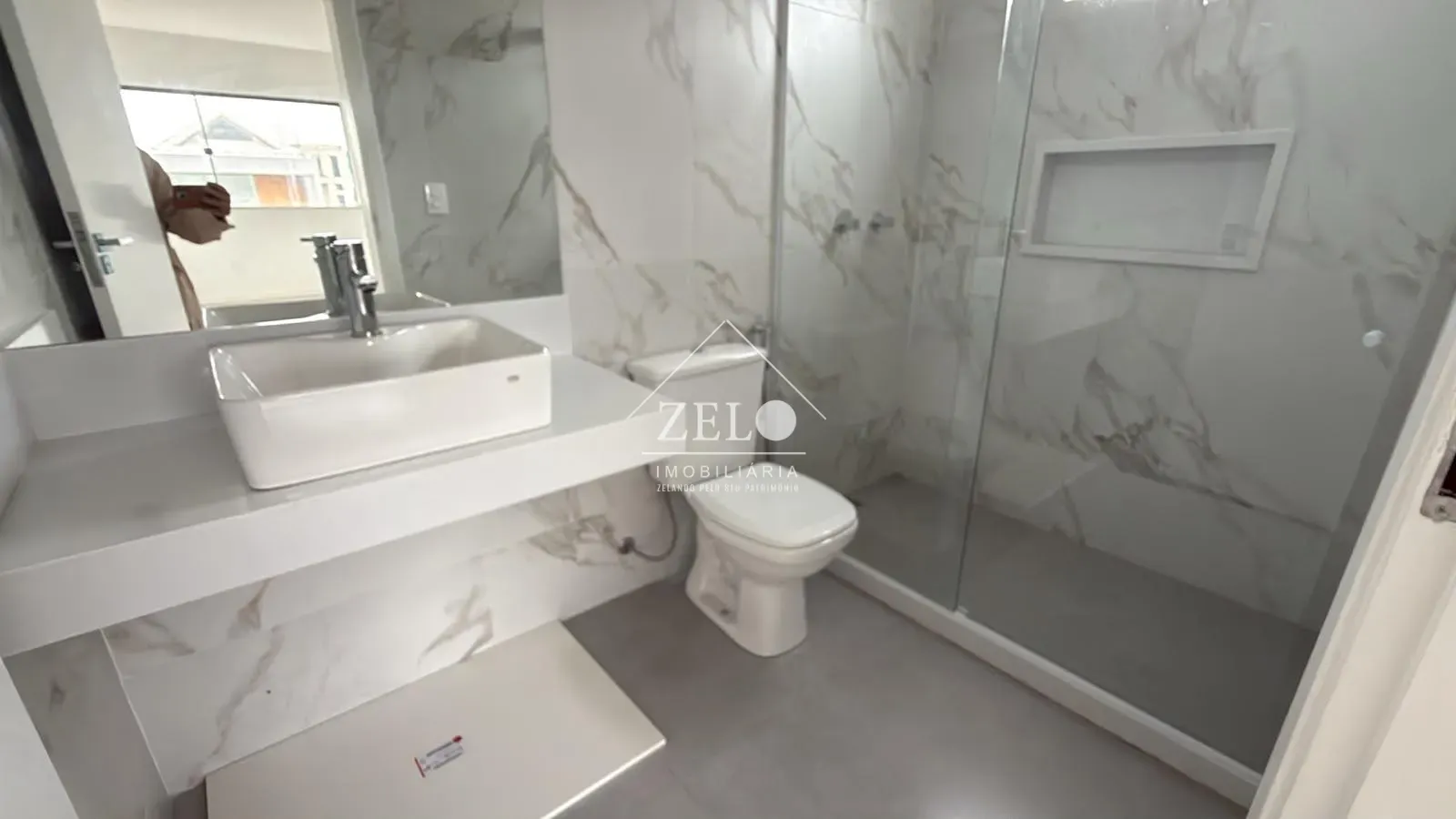 Casa com 4 quartos e 4 banheiros, cozinha integrada — photo 35