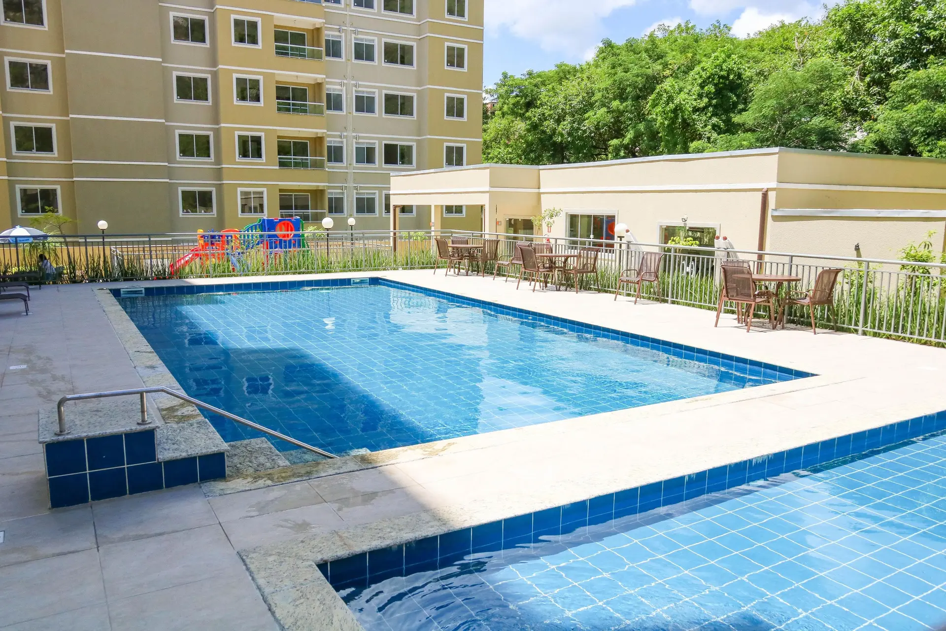 Mountain view in a 2-bedroom apartment, 43 m² — photo 27