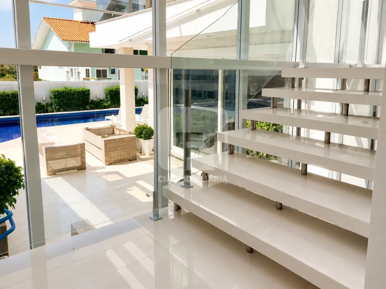 Furnished 9-suite house with open-plan kitchen — photo 23