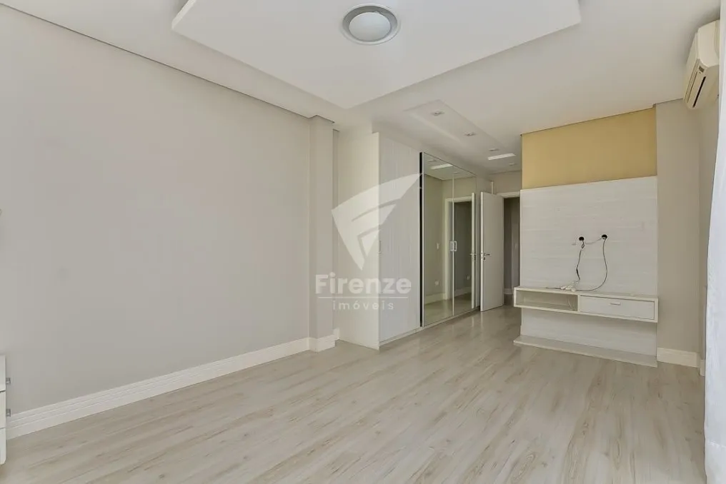 Furnished 352 m² apartment with 3 en-suite bedrooms — photo 13