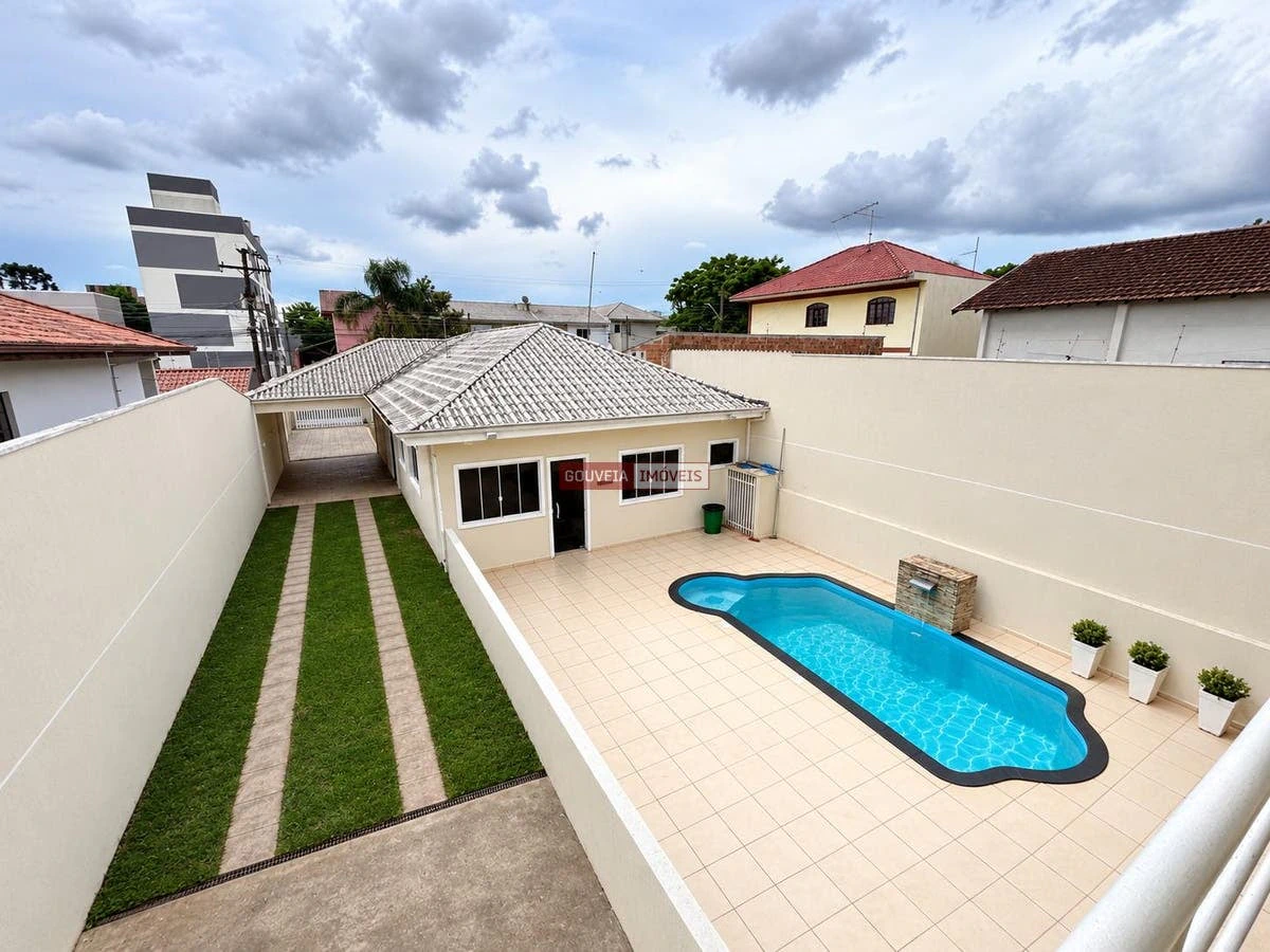 3-bedroom house with a bathtub in Curitiba — photo 8